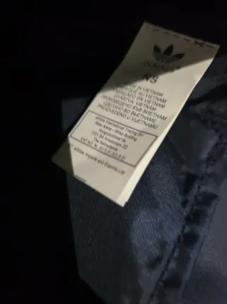 Mochila Adidas pequeña azul y blanca