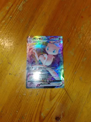 Carta Pokémon Mew VMAX Golpe Fusión Cruzado