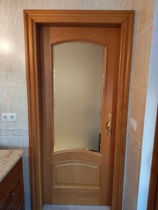 Puertas correderas de madera acristaladas