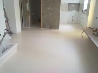 Aplicación de microcemento y microcuarzo