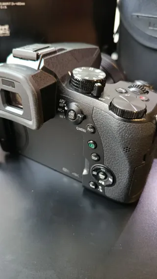 Panasonic Lumix FZ2000