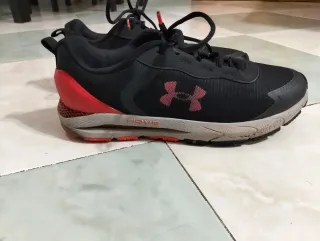 Zapatillas Under Armour Negras y Rojas