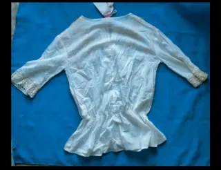 Blusa Stradivarius encaje blanca Talla S