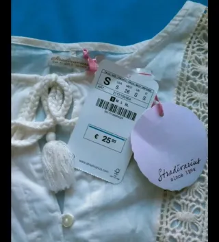 Blusa Stradivarius encaje blanca Talla S