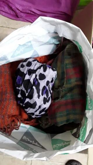 Bufandas nuevas Hello Kitty y cuadros