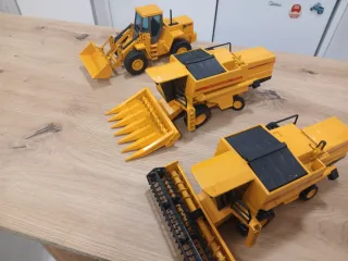 Maquinaria de obras JCB y cosechadoras