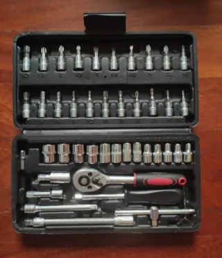 Kit Chiave a Cricchetto 1/4 con Accessori