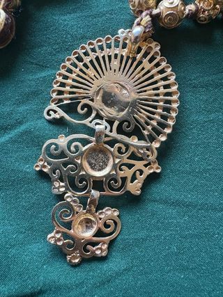 Collar Raiña o Sapo Plata dorada Aderezo