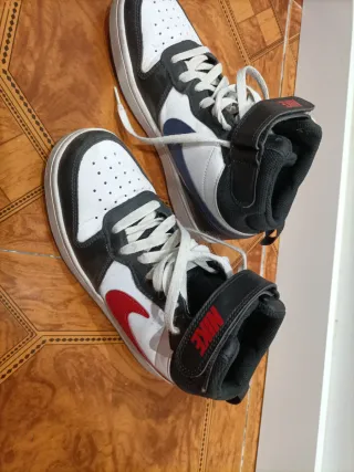 Deportivas Nike Blancas y Negras Talla 38