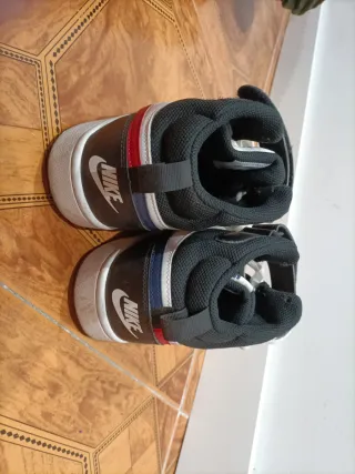 Deportivas Nike Blancas y Negras Talla 38