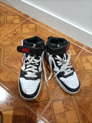 Deportivas Nike Blancas y Negras Talla 38