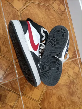 Deportivas Nike Blancas y Negras Talla 38