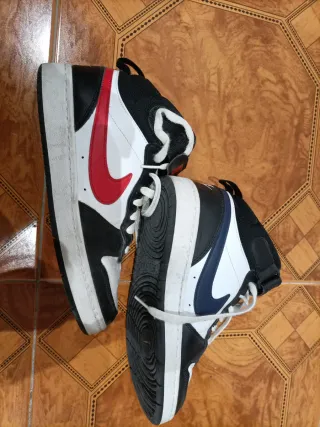 Deportivas Nike Blancas y Negras Talla 38