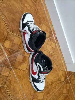 Deportivas Nike Blancas y Negras Talla 38