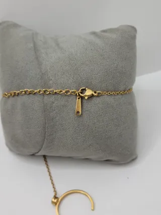 Pulsera mano de acero quirúrgico chapado en oro