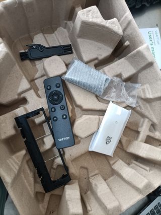 - Robot Aspirador y Fregasuelos,con Potente Succ