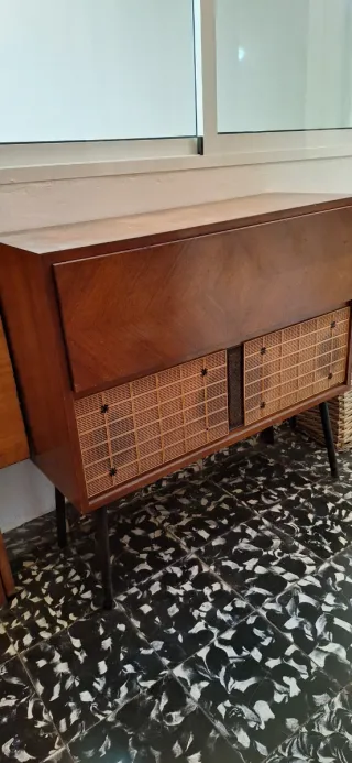 Mueble Radio tocadiscos antiguo