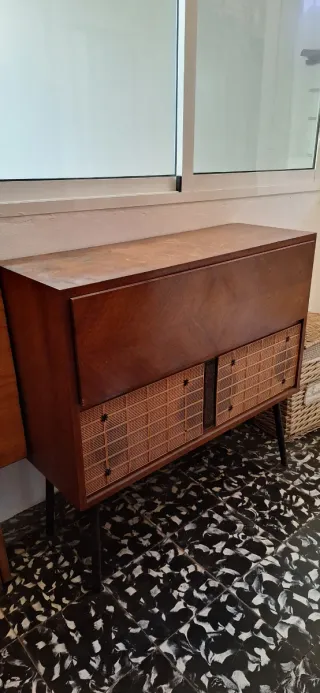 Mueble Radio tocadiscos antiguo
