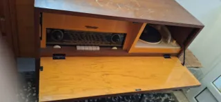 Mueble Radio tocadiscos antiguo