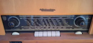 Mueble Radio tocadiscos antiguo