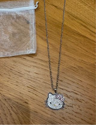 Collana Hello Kitty con strass e fiocco rosa