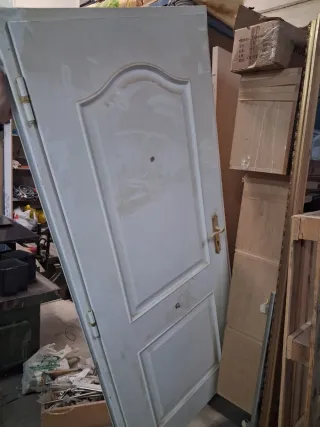 Puerta blindada blanca