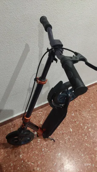 Patinete TIJUANA nuevo con freno y plegable.