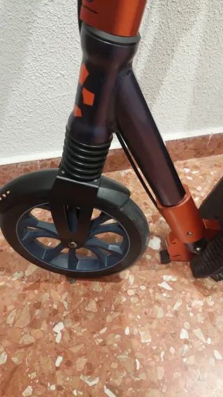 Patinete TIJUANA nuevo con freno y plegable.