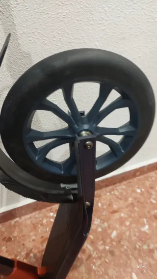 Patinete TIJUANA nuevo con freno y plegable.