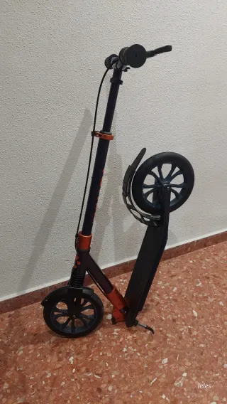 Patinete TIJUANA nuevo con freno y plegable.