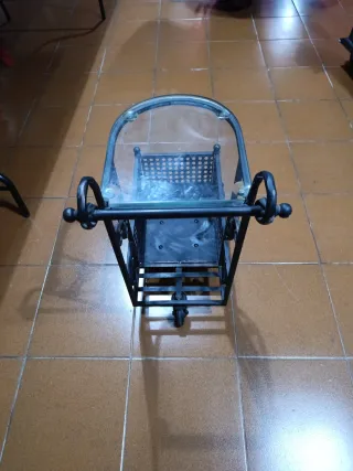 Carro de hierro para botellas