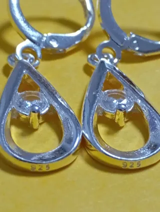 Pendientes de plata con diseño de lágrima