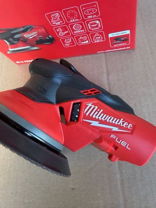 Milwaukee M12 FUEL Levigatrice Roto Orbitale