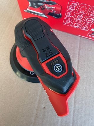 Milwaukee M12 FUEL Levigatrice Roto Orbitale