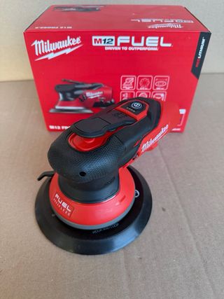 Milwaukee M12 FUEL Levigatrice Roto Orbitale