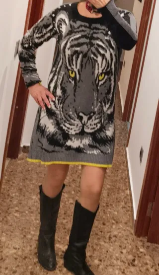 Vestido de punto Twinset con estampado de tigre