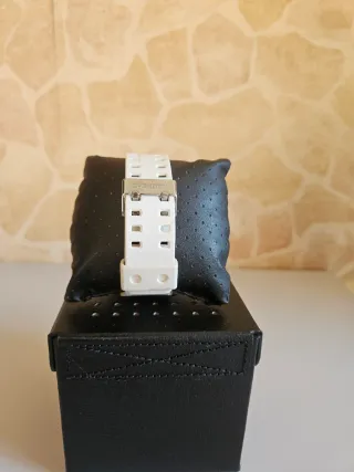 Reloj Casio G-Shock Blanco WR20BAR