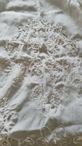 Delantal bordado indumentaria regional