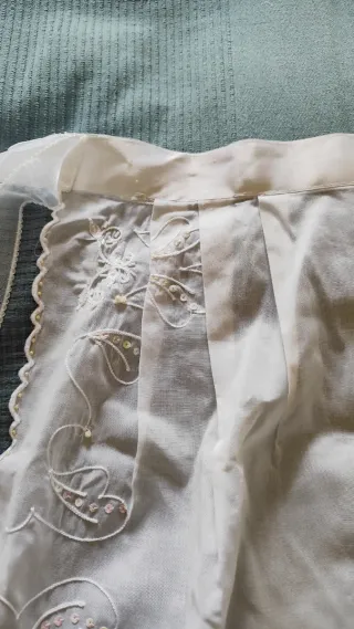 Delantal bordado indumentaria regional