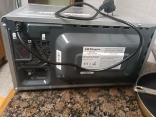 Microondas plateado 50€