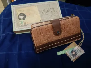 Monedero Anekke nuevo con caja y etiquetas