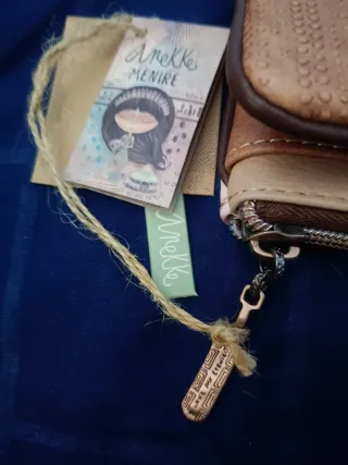 Monedero Anekke nuevo con caja y etiquetas