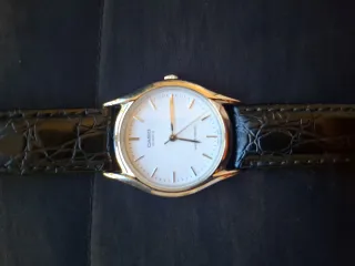 Reloj Casio Negro y plateado, de acero inoxidable