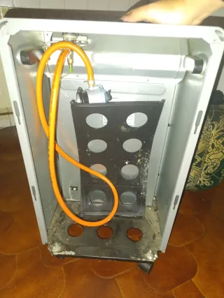 Estufa de butano negra y gris