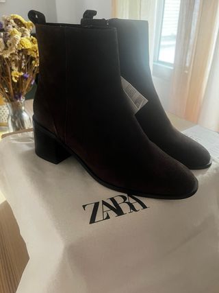 Botín piel marrón Zara