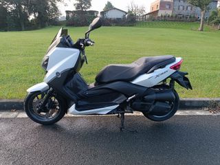 Yamaha X-MAX 125