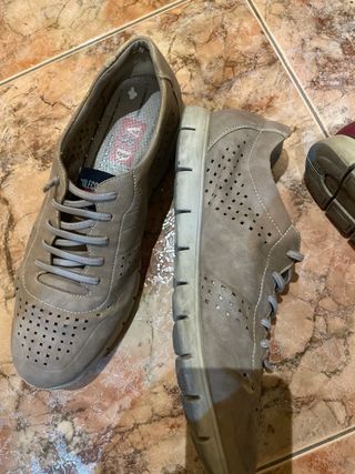 Zapatos Hombre Beige y granate