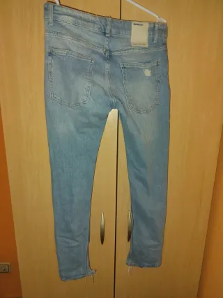 Vaquero niño azul roto