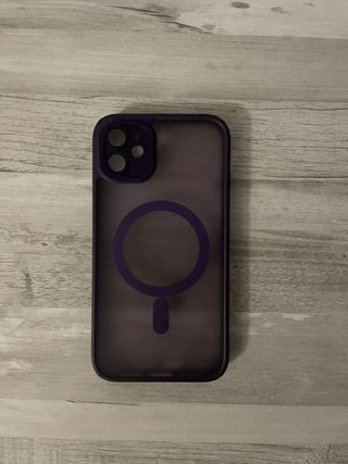 Funda iPhone 11 Morada Magnética