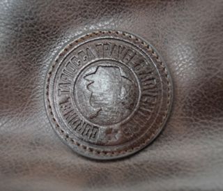 BANDOLERA CORONEL TAPIOCA EN PIEL MARRÓN